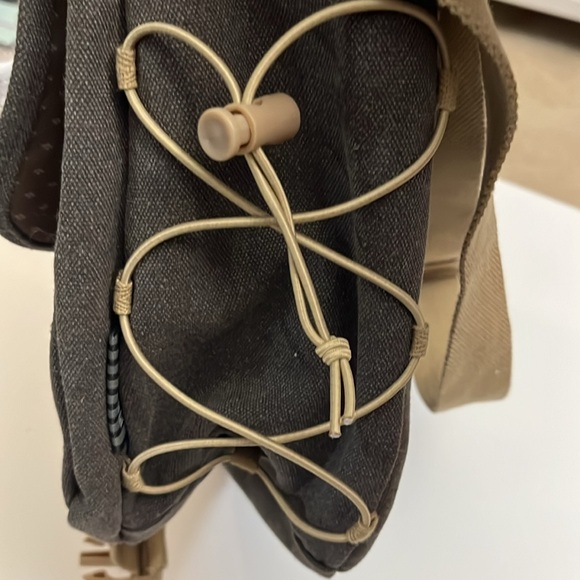 Leed’s Large duffel messenger bag with lots of pockets - Picture 6 of 6